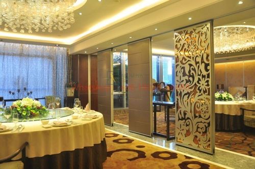 Ultime soluzioni aziendali su Dal piano al pannello: come si installa un muro mobile