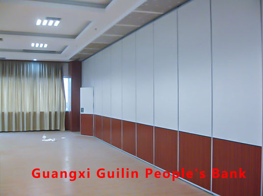 Un buon prezzo. Soundproof Movable Partition Wall with 800N Sealing Power and 40N/m Magnetic Attraction No Floor Rail Sliding Wall System in linea