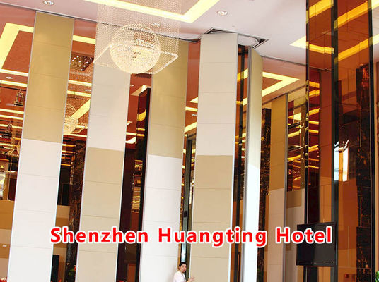 Un buon prezzo. 6061-T6 Profiles and Q235 Steel Frame Exhibition Partition Walls with 304 Stainless Steel Rollers in linea