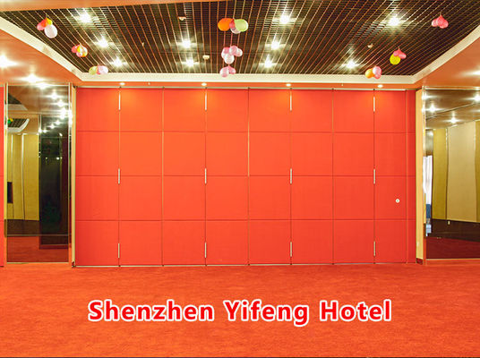 Un buon prezzo. Dimensioni personalizzate Parete divisoria mobile in alluminio con rullo Dupont POM e sigillo magnetico in linea