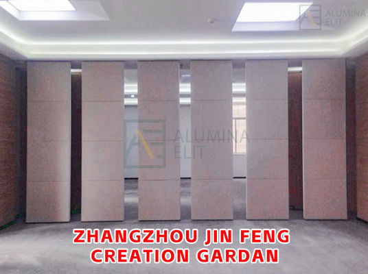 Un buon prezzo. Parete divisoria acustica mobile in legno con altezza fino a 18 metri e telaio in acciaio Q235 per sale conferenze in linea