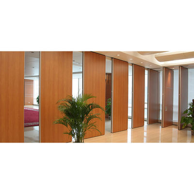 Un buon prezzo. Sala conferenze ripiegabile divisorio mobile muretto acustico con porte in linea