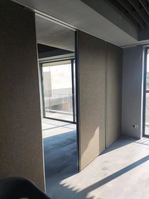 Un buon prezzo. Partizioni per pareti MDF manuali, partizioni per ufficio in linea