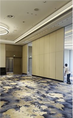 Sala riunioni pannelli murali operabili, MDF partizioni acustiche operabili