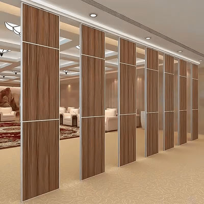 Pareti divisorie con finitura in legno