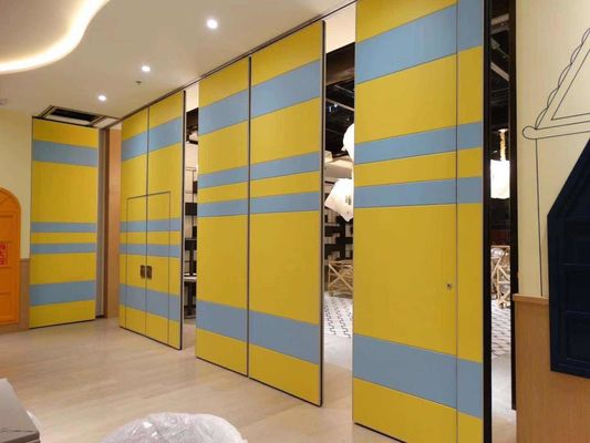 Parete divisoria acustica funzionale per spazi pieghevoli commerciali