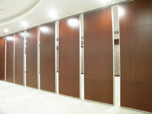 Parete operabile con rivestimento in tessuto MDF per sala conferenze