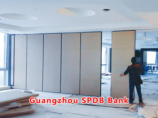 Un buon prezzo. Banca SPD di Guangzhou | Parete divisoria mobile e operabile con spessore di 105CM e classificazione STC 42-56dB per sale banchetti con pannelli in MDF in linea